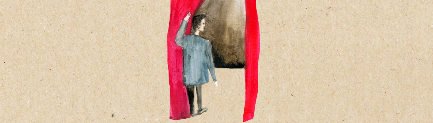 Mężczyzna w garniturze odsłania czerwoną kurtynę