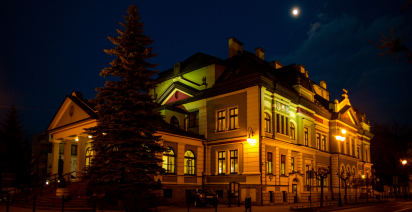 Małopolskie Centrum Kultury SOKÓŁ, fot. Piotr Droździk, 2017 budynek MCK SOKÓŁ nocą