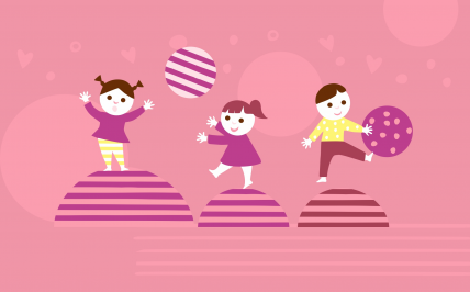 troje dzieci bawi się piłką