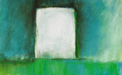 Obraz utrzymany w zielono-niebieskiej kolorystyce. Dzieli się na dwie wyraźnie części, górna to ściana z przejściem-otworem po środku. Dolna część to podłoże, być może trawa bo jest zielone.