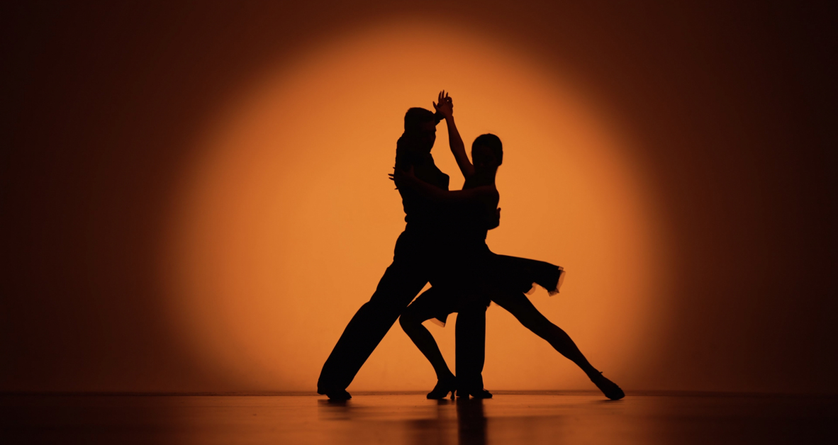 Para taneczna na parkiecie