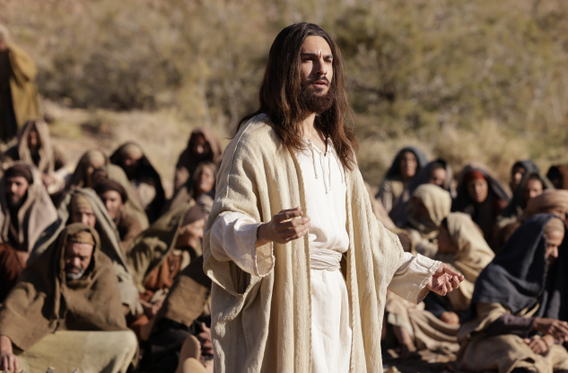 kadr z filmu „Ostatnia wieczerza”, Jezus przemawia do ludu